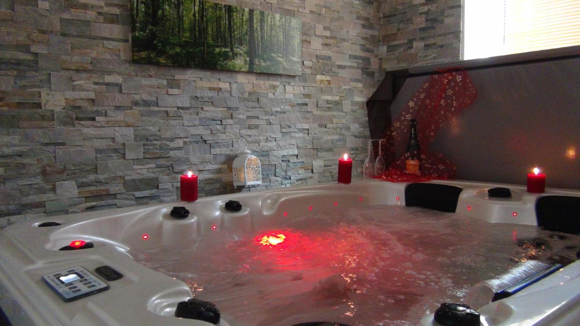 Le Clos Des Tilleuls D Day Home, Chambres D'Hotes, Suite Avec Sauna Privatif, Suite Avec Balneotherapie Privative, En Supplement Option Spa Bain A Remous La Vendelee Экстерьер фото