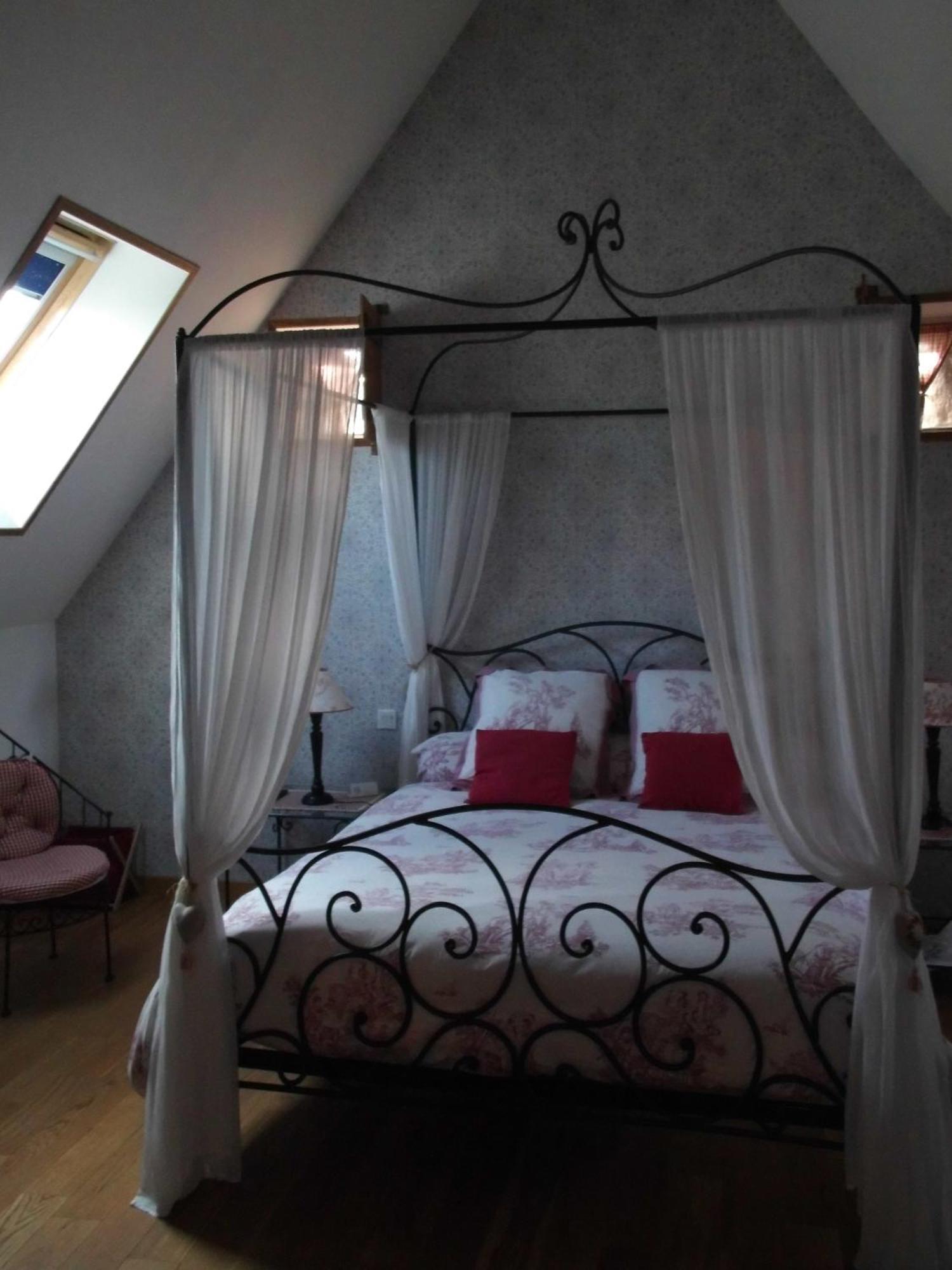 Le Clos Des Tilleuls D Day Home, Chambres D'Hotes, Suite Avec Sauna Privatif, Suite Avec Balneotherapie Privative, En Supplement Option Spa Bain A Remous La Vendelee Номер фото